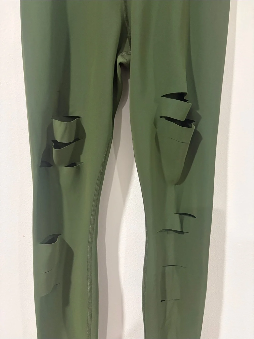 ALO YOGA OLIVE GREEN RIPPED ACTIVE WARRIOR LEGGINGS SIZE/M